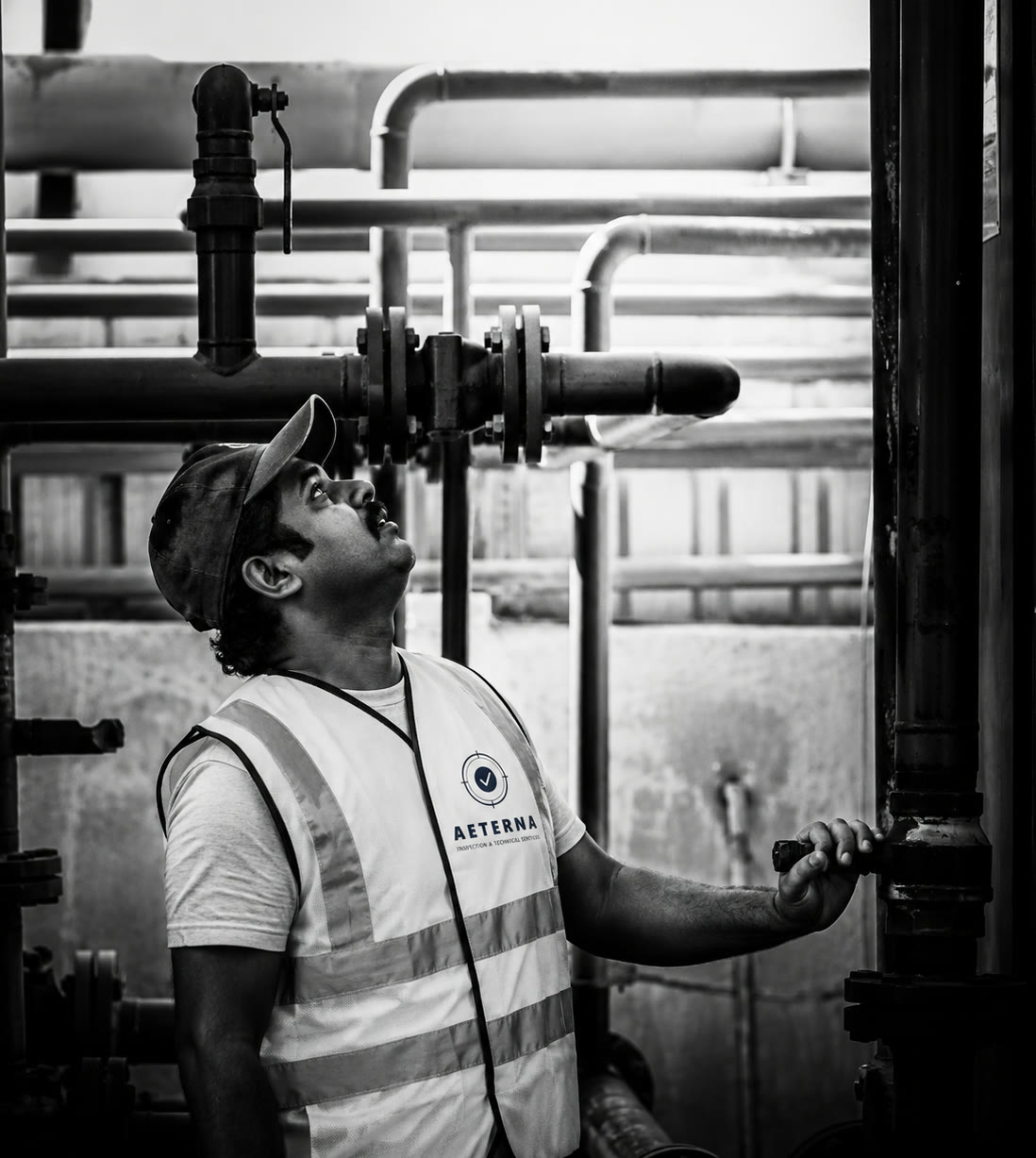 Aeterna specialist overseeing operations with authority